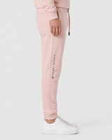 Model wearing the salmon AFLETE Urban joggers 017, joggers side view